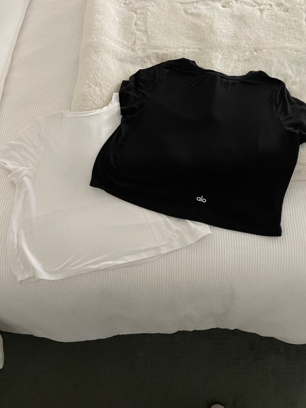 ALO Yoga Women's Short Sleeve cropped Tees- Black & White